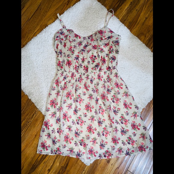 NWOT Kirra Beautiful floral sundress - Picture 9 of 9